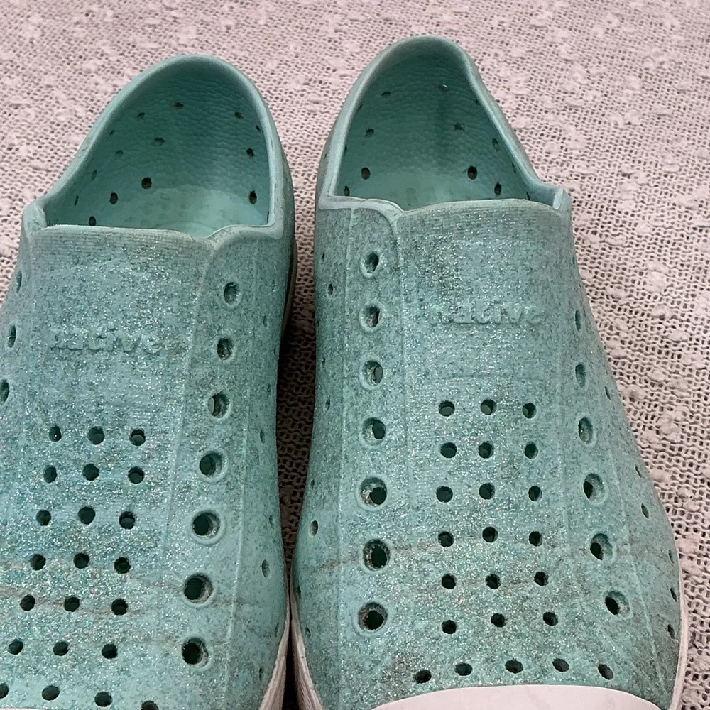 NATIVE Jefferson Kids 12 Aqua Glitter Slip-On Water Shoes